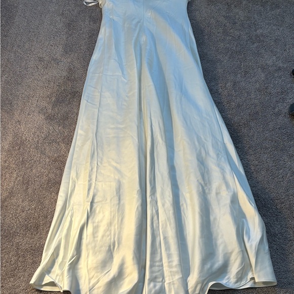 White dress - Picture 4 of 7